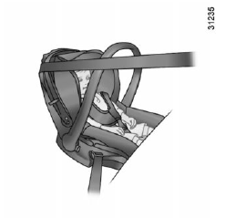 Sièges enfant dos à la route